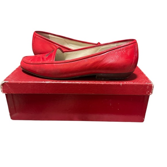 Bally Women's  Red Leather Flat Classic Loafers Size 7 With Box Preppy Logo - Picture 4 of 13